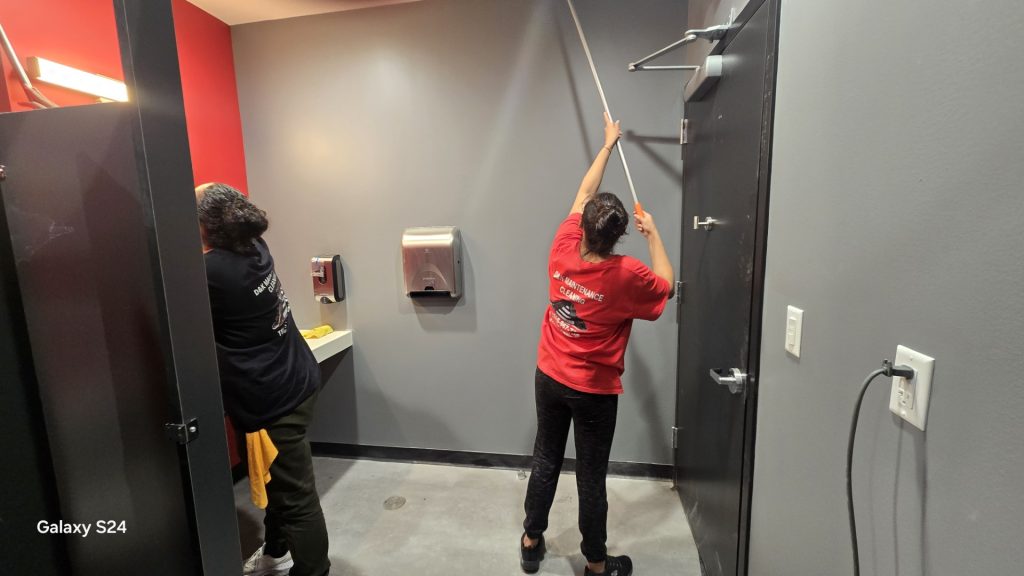 commercial bathroom cleaning service in Tottenville
